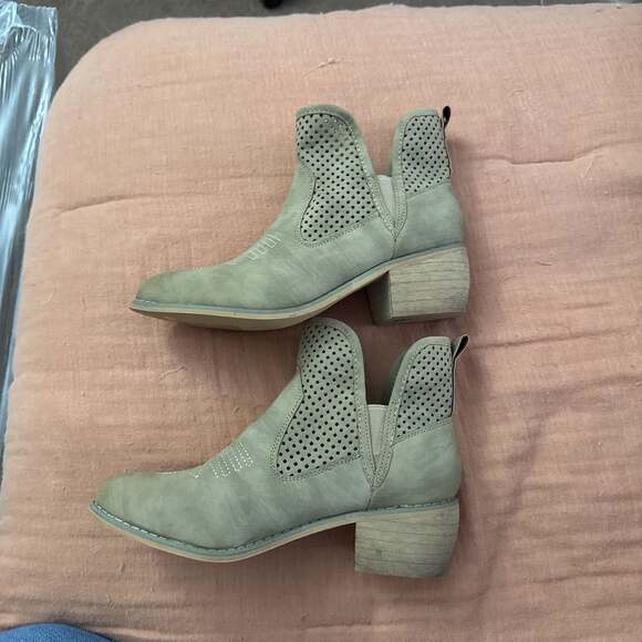 Altar'd State - Picture 3 of 5